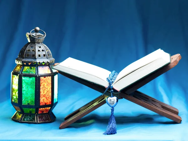 The islamic holy book, in dark background — Stock Photo, Image