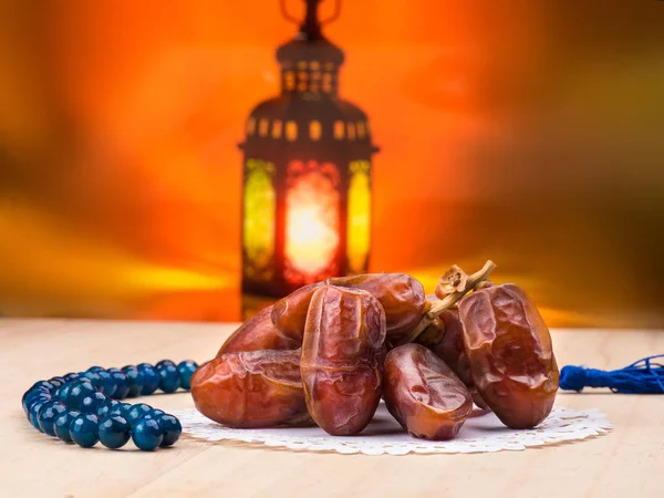 Kerzendeckel auf der Laterne im muslimischen Stil — Stockfoto