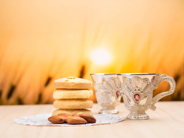 Zavřete a pak vystřelí na cookie na dřevěné pozadí — Stock fotografie