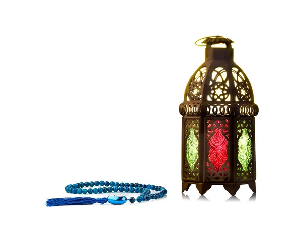 Bougie couvercles lumineux sur la lanterne de style musulman brillant sur le sol — Photo
