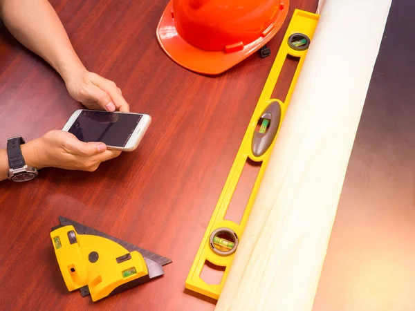 Engenharia e arquiteto local de trabalho com equipamentos de medição — Fotografia de Stock