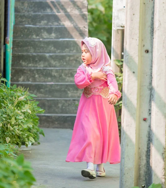 hijab pink dress