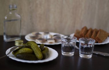 votka tuzlu yeşil siyah beyaz alkol