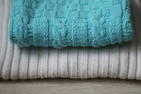 Tricotar Coisas Roupas Quentes Azul Branco Calor Macio — Fotografia de Stock