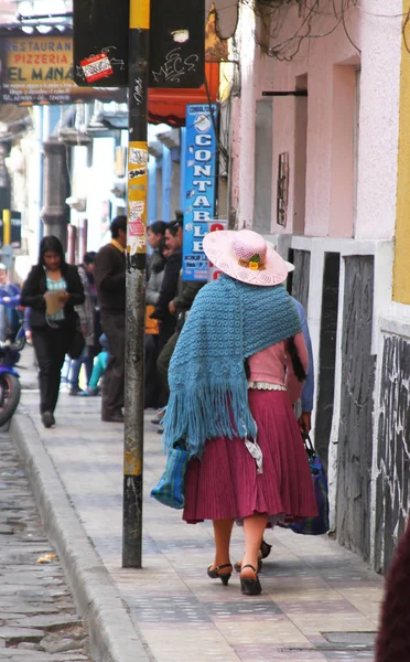 Woman in Traditional Dress in Potosi, Bolivia — Stock Photo, Image