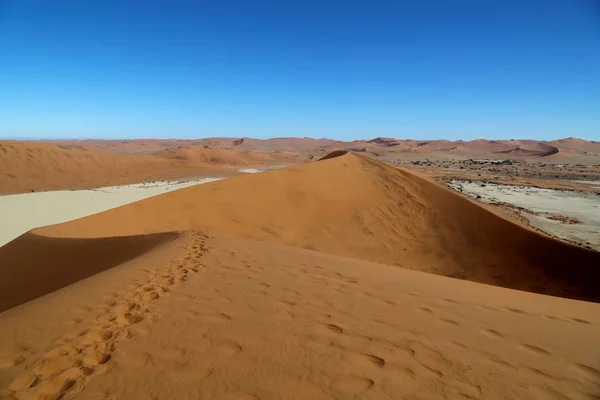 Красные дюны вокруг Соссусвлеи, Намибия — стоковое фото