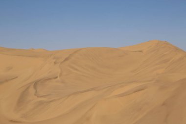 Swakopmund, okyanustaki muhteşem kum tepeleri.