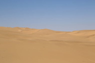 Swakopmund, okyanustaki muhteşem kum tepeleri.