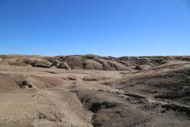 Namibya, Swakopmund yakınlarındaki Erongo bölgesinde ay manzarası.