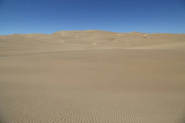 Swakopmund, spektakuläre Sanddünen am Meer — Stockfoto