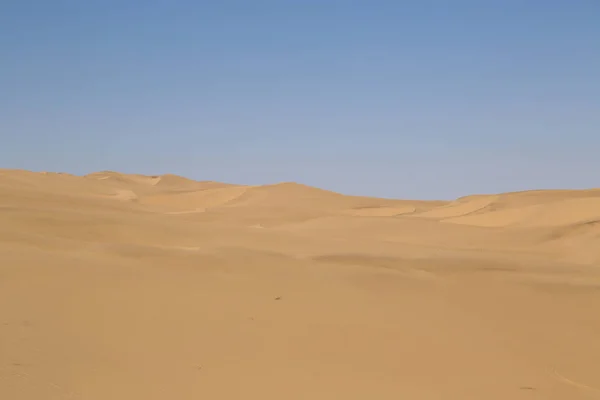 Swakopmund, dunas de areia espetaculares no oceano — Fotografia de Stock