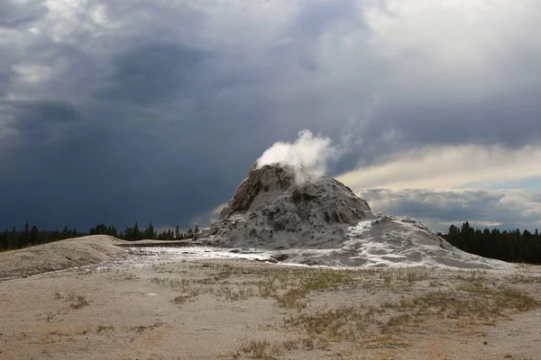 Fehér Gejzír kupola, Yellowstone Nemzeti Park — Stock Fotó