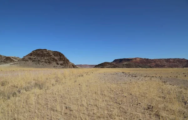 Намибийский пейзаж между мысом Крест и Twyfelfontein — стоковое фото