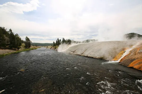 Tűzverem folyó, Yellowstone Nemzeti Park — Stock Fotó