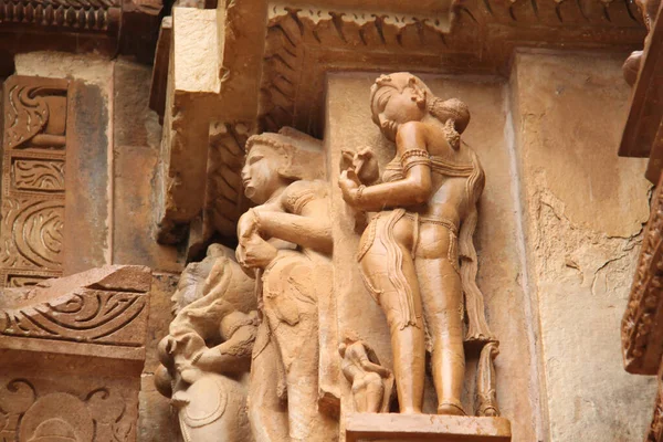 Hindistan, KhaJuraho 'daki tapınaklardan birinde dekorasyon. — Stok fotoğraf