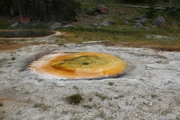 Thermal pool along the Firehole river in the Old Faithful area, Yellowstone N.P. . — стоковое фото