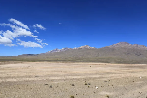 Paisaje peruano en el camino a Arequipa — Foto de Stock
