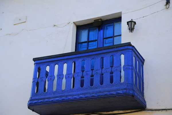 Característica ventana con balcón en Cusco —  Fotos de Stock