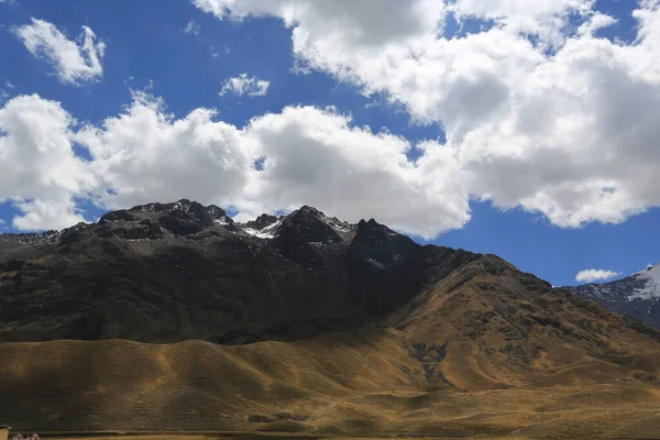 Paisaje peruano en la meseta de los Andes — Foto de Stock