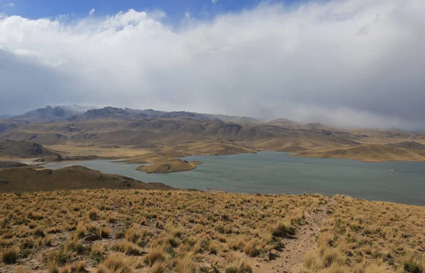 Peruvian landscape in the Andes mountains — Stock Photo, Image