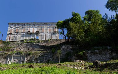 İtalya, Polcenigo Kalesi antik kente yukarıdan hükmediyor