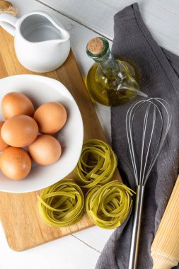 Sebzeli makarna, vejetaryen ve sağlıklı İtalyan yemekleri. Makarna tarifi.