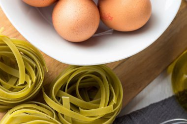 Sebzeli makarna, vejetaryen ve sağlıklı İtalyan yemekleri. Makarna tarifi.