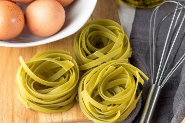 Sebzeli makarna, vejetaryen ve sağlıklı İtalyan yemekleri. Makarna tarifi.