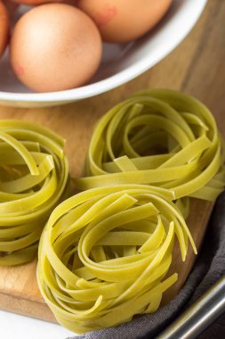 Sebzeli makarna, vejetaryen ve sağlıklı İtalyan yemekleri. Makarna tarifi.