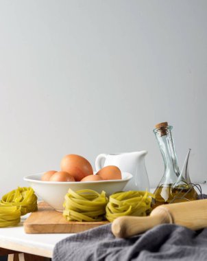 Sebzeli makarna, vejetaryen ve sağlıklı İtalyan yemekleri. Makarna tarifi.