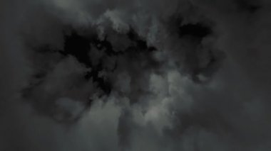 Fırtına bulutları ile uçuş