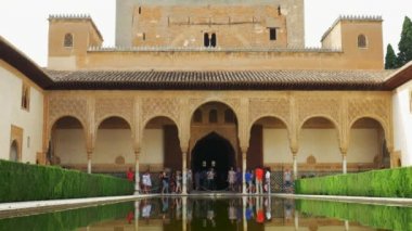 Alhambra Mağribi cami avlusu