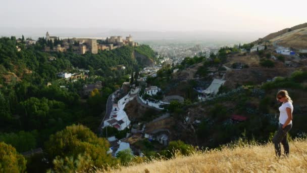 Prachtig uitzicht op de stad Granada — Stockvideo