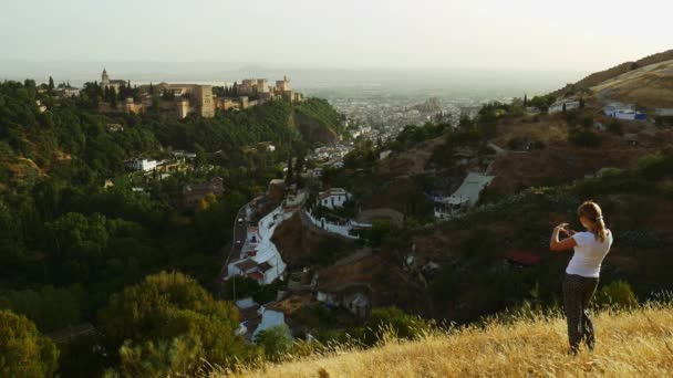 Прекрасный вид на город Гранада — стоковое видео
