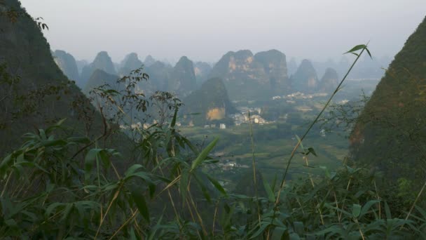 Guilin karst montanhas paisagem — Vídeo de Stock