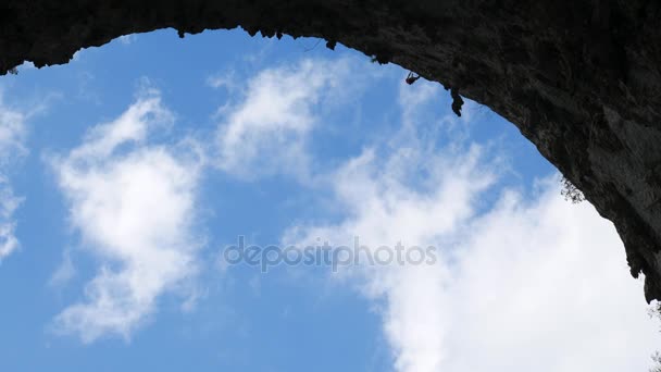 Rock climber in Great Arch — Stock Video