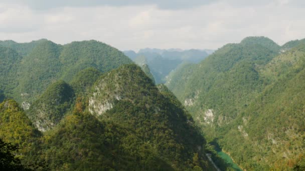 Prachtige groene heuvels in China — Stockvideo