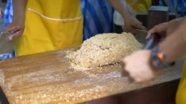 Matlagning kinesiska mandel cookies — Stockvideo