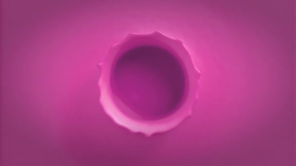 Vista Dall Alto Della Goccia Che Cade Nel Liquido Fucsia — Video Stock