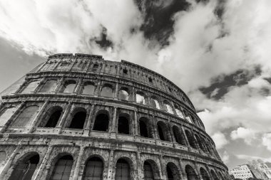 Konumlar Roma güzel bir şehirdir. İyi yolculuklar.