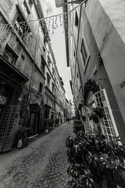 Konumlar Roma güzel bir şehirdir. İyi yolculuklar.