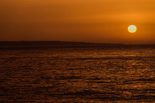 Lindo pôr do sol na costa de Creta — Fotografia de Stock