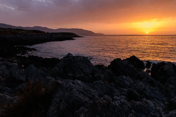 Hermosa puesta de sol en la costa de Creta —  Fotos de Stock