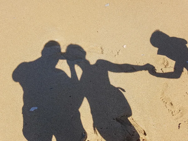 Férias em família ativas no mar . — Fotografia de Stock