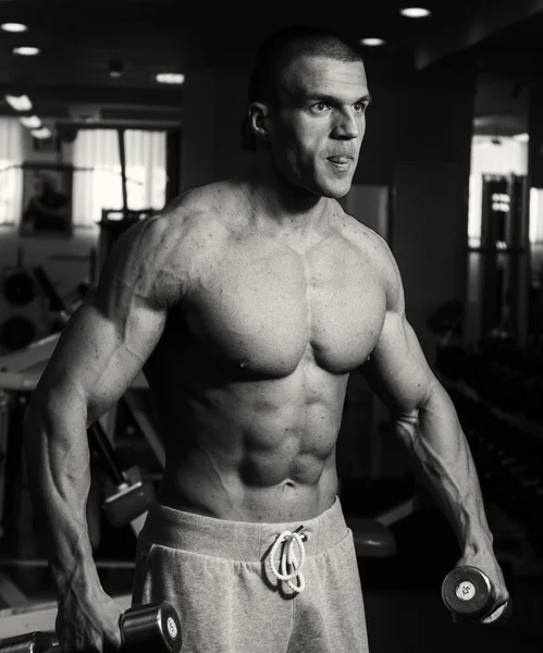 Male bodybuilder  whit dumbbell — Stock Photo, Image