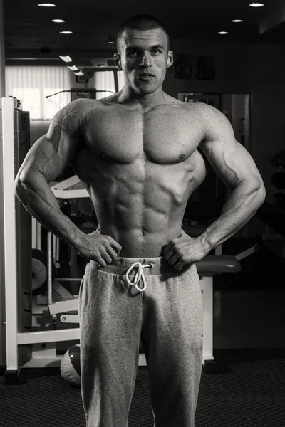 Mannelijke bodybuilder whit halter — Stockfoto