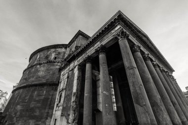  Konumlar Roma güzel bir şehirdir. İyi yolculuklar.