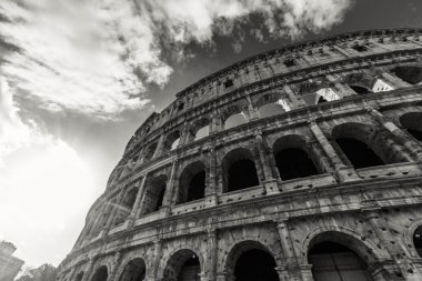  Konumlar Roma güzel bir şehirdir. İyi yolculuklar.