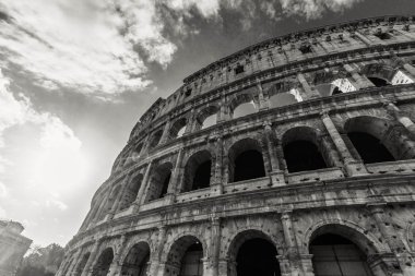  Konumlar Roma güzel bir şehirdir. İyi yolculuklar.