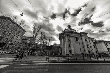 Konumlar Roma güzel bir şehirdir. İyi yolculuklar.